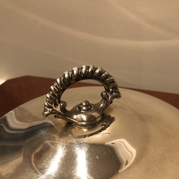 WM Rogers silverplated covered dish - Picture 4 of 5